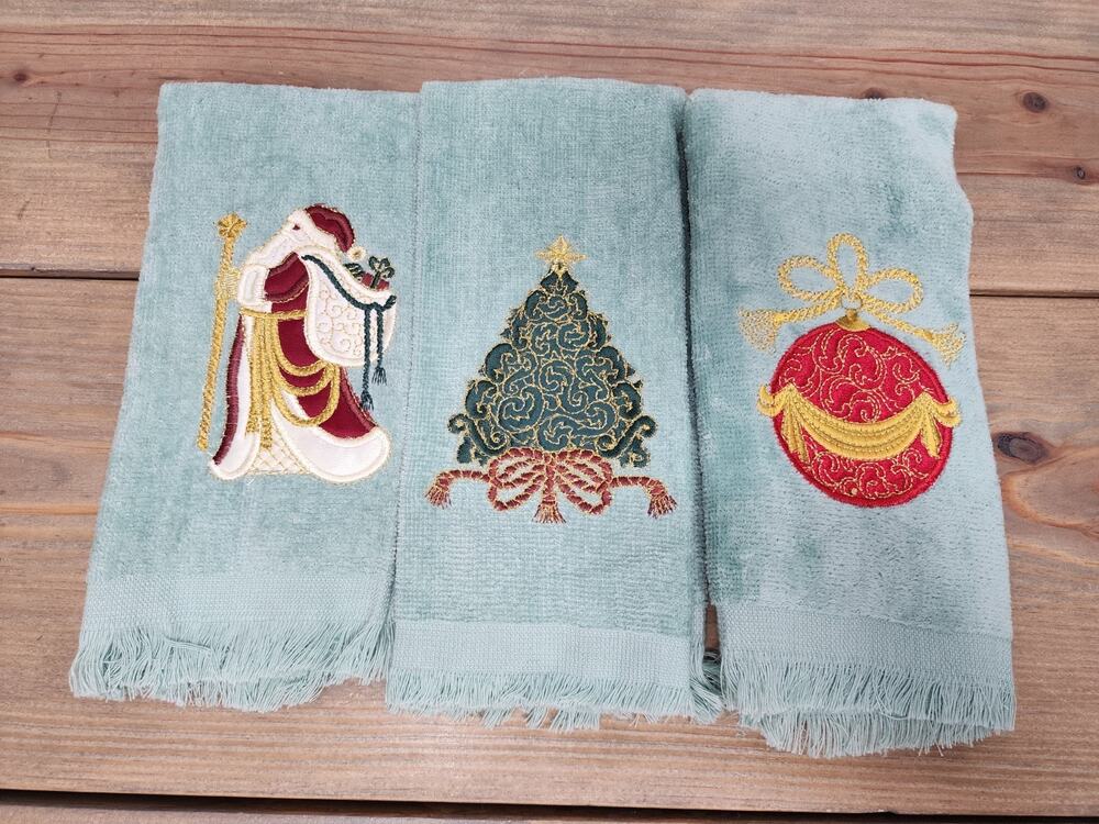 Christmas Holiday Hand Towels Lot Of 3 Green 17.5"x10.5"